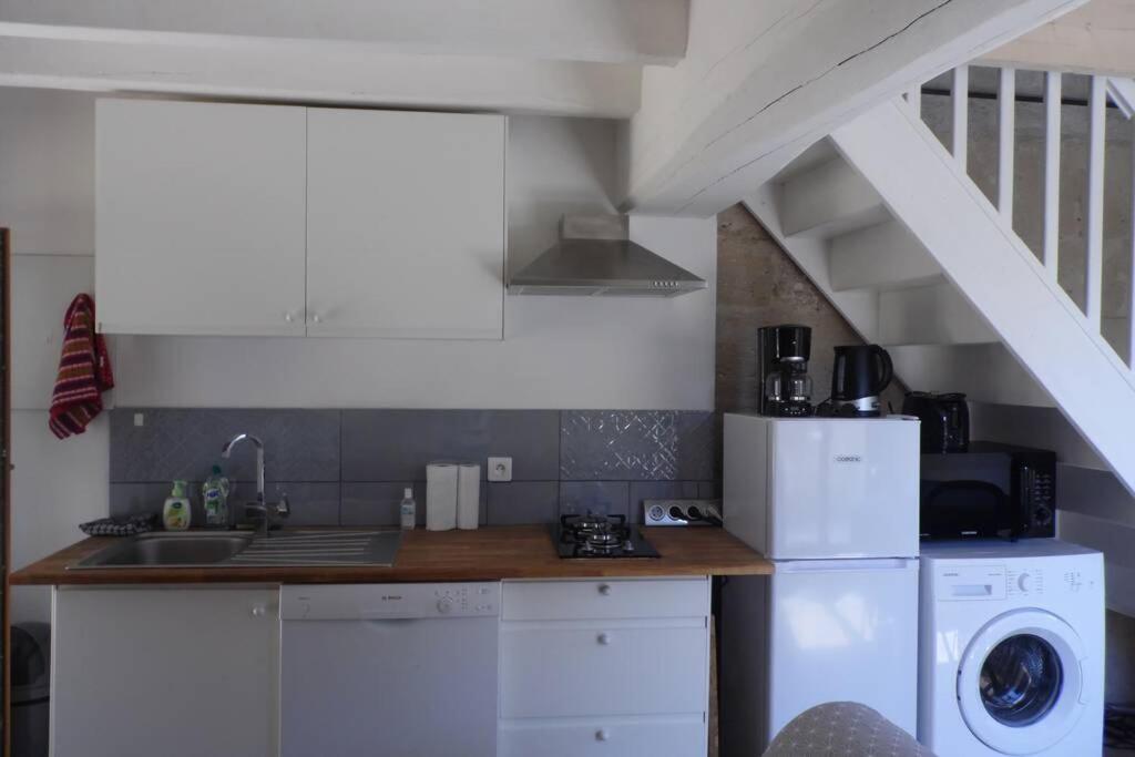 Maisonnette Climatisee Avec Parking Prive Doue-en-Anjou Bagian luar foto